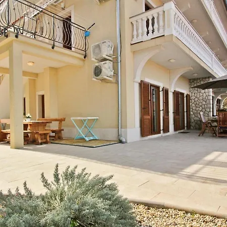 Ivanka-200m Vom Meer, Mit Terrasse 아파트 *
